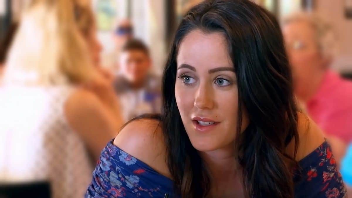 Controversial Teen Mom 2 alum Jenelle Evans gets called out by viewers for attending Briana DeJesus' lawsuit celebration.