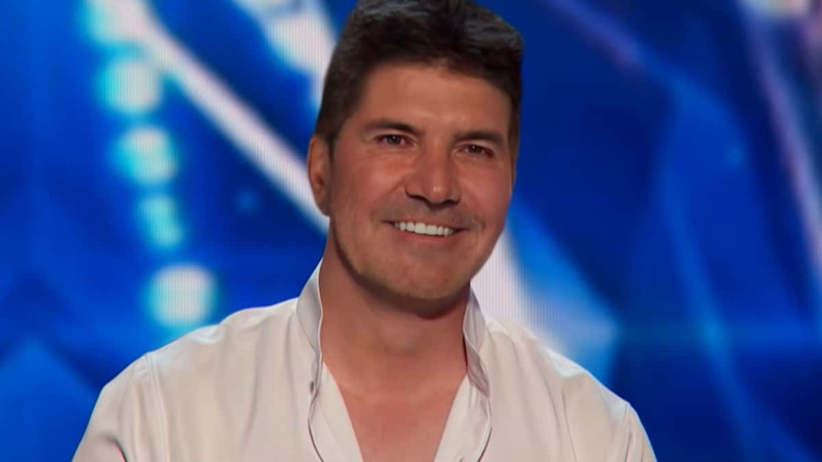 Simon Cowell sings on stage thanks to Metaphysic on America's Got Talent