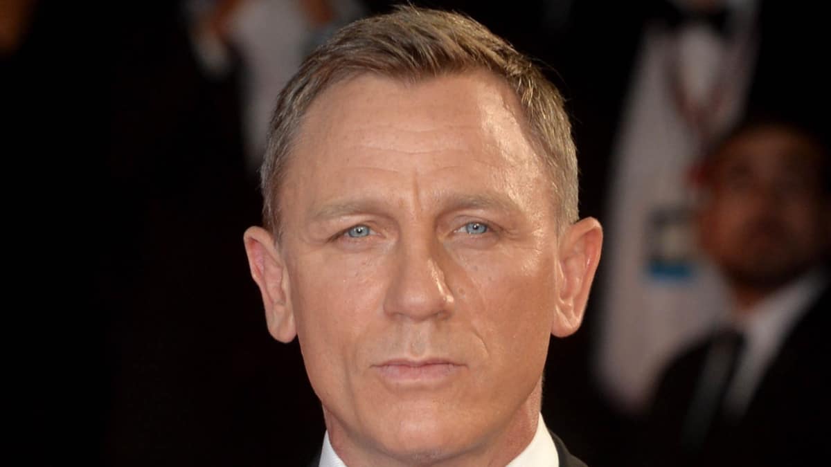 Daniel Craig seems very totally different from James Bond in punk rock outfit for Paris photoshoot