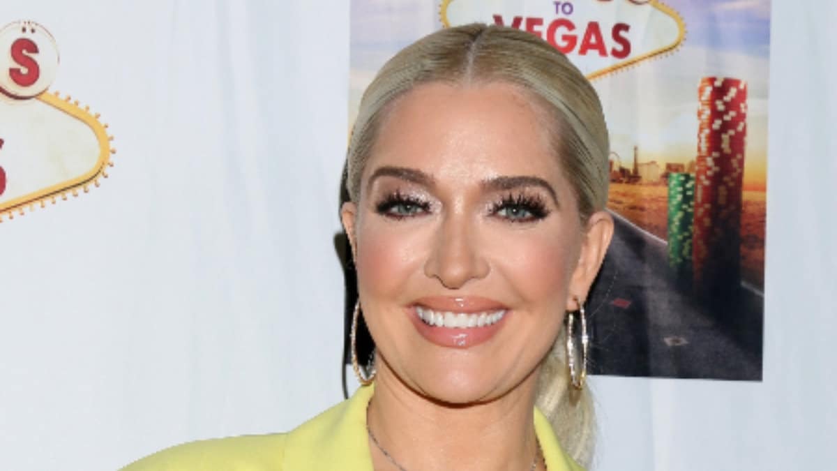 Erika Jayne leaves fans stunned as she tells Crystal Minkoff to take a laxative