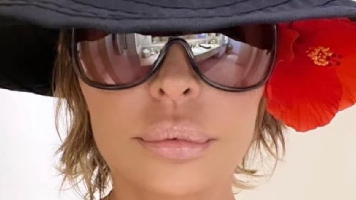 Lisa Rinna in sunglasses
