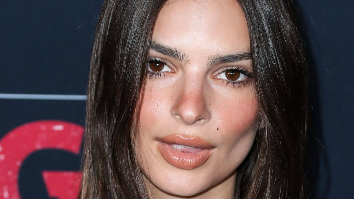 Emily Ratajkowski goes braless in a barely-there crop prime amid divorce hypothesis