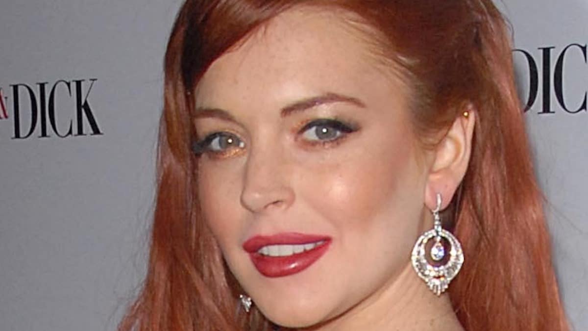 Lindsay Lohan in blue bikini has ‘sunshine’ on her thoughts