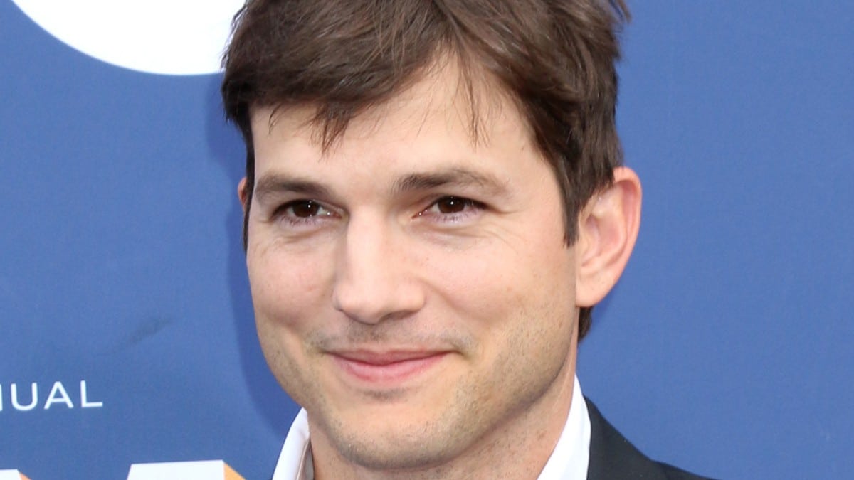 Ashton Kutcher smiles on the red carpet