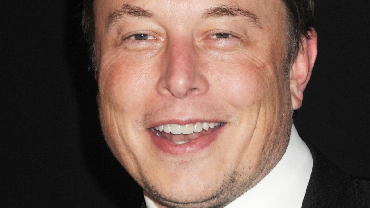 Richest man on the planet Elon Musk cuts his personal hair and his son’s in cute photograph