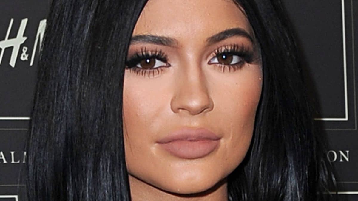 Kylie Jenner steps out in London sporting thigh-skimming black mini skirt