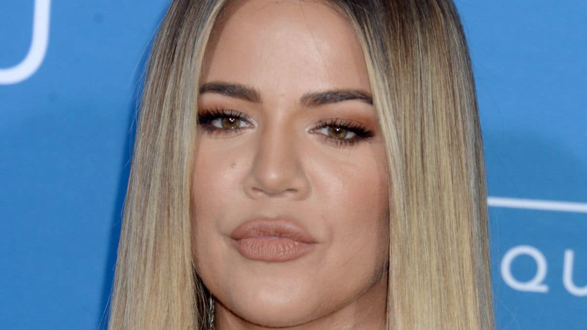 Khloe Kardashian shows off increasingly thin frame in crop top and leggings