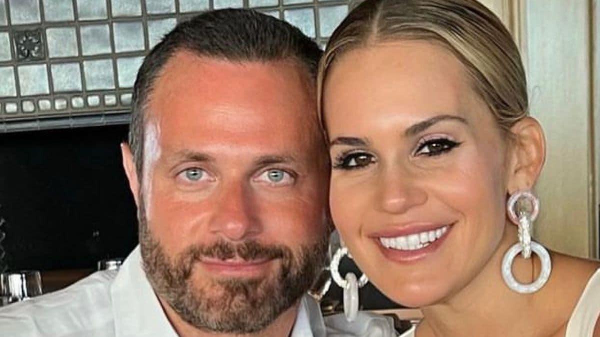 RHONJ couple Evan and Jackie Goldschneider celebrate their 16-year anniversary with a kiss.