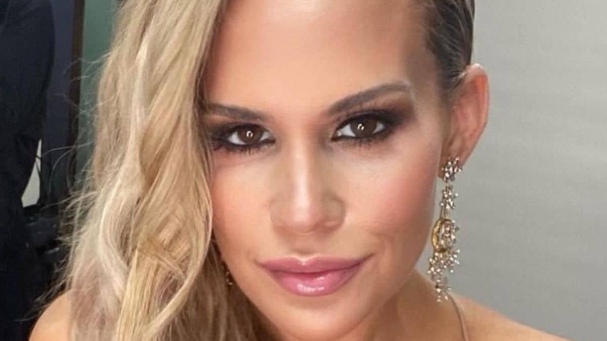 RHONJ star Jackie Goldschneider wears stylish oufit during day out in Charleston, South Carolina.