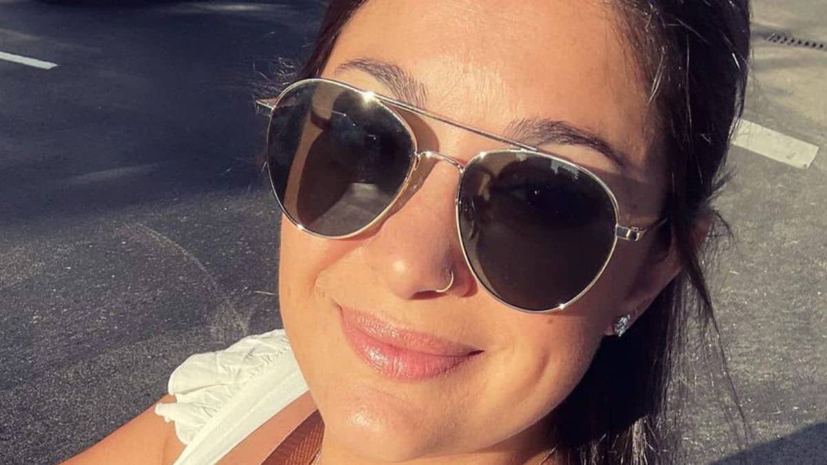 90 Day Fiance star Loren Brovarnik claps back at question about long distance relationship.