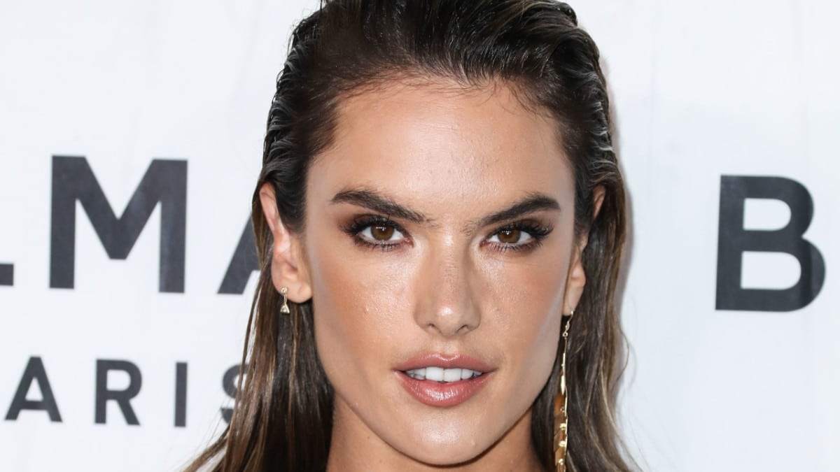 Alessandra Ambrosio in plunging swimsuit encourages fans - TAnvir Ahmed ...