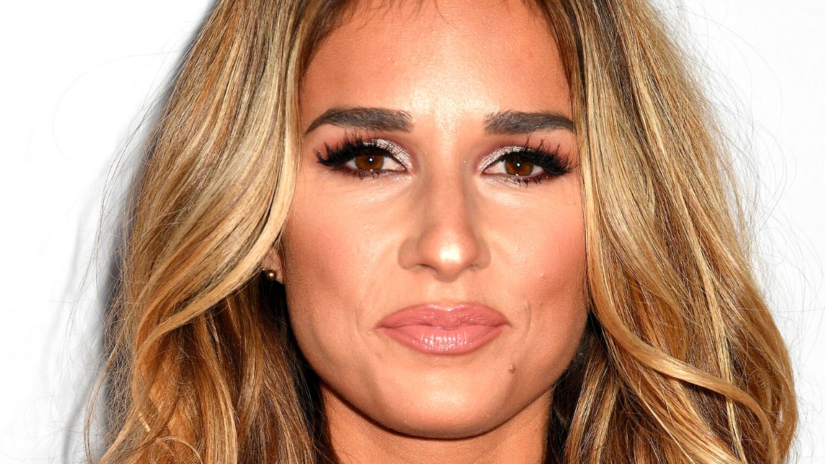 Jessie James Decker poses at the 64th Annual BMI Country Awards