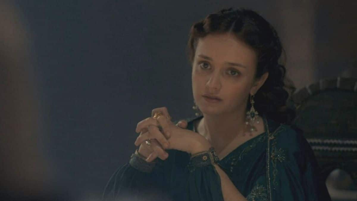 Olivia Cooke stars as Alicent Hightower in Episode 6 of HBO's House of the Dragon Season 1