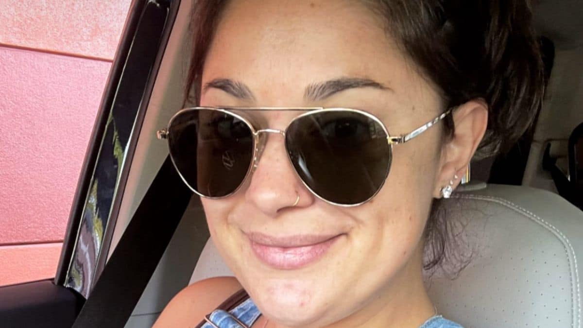90 Day Fiance star Loren Brovarnik tearfully reveals she's not okay after giving birth.