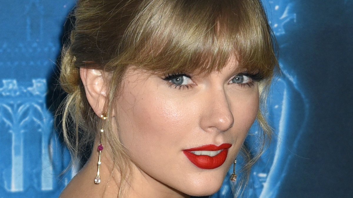 taylor swift at World Premiere of CATS in NYC