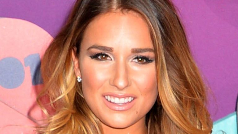Jessie James Decker poses on the red carpet
