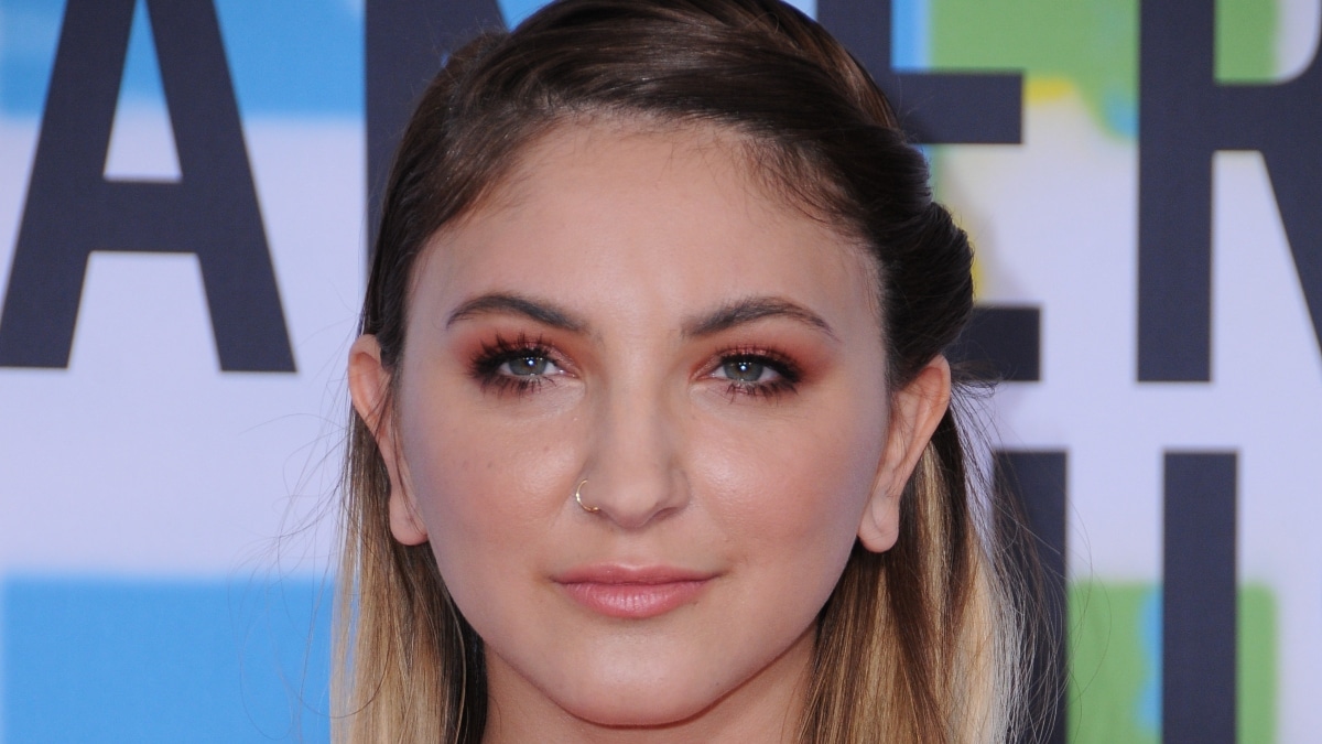 Julia Michaels poses on a red carpet