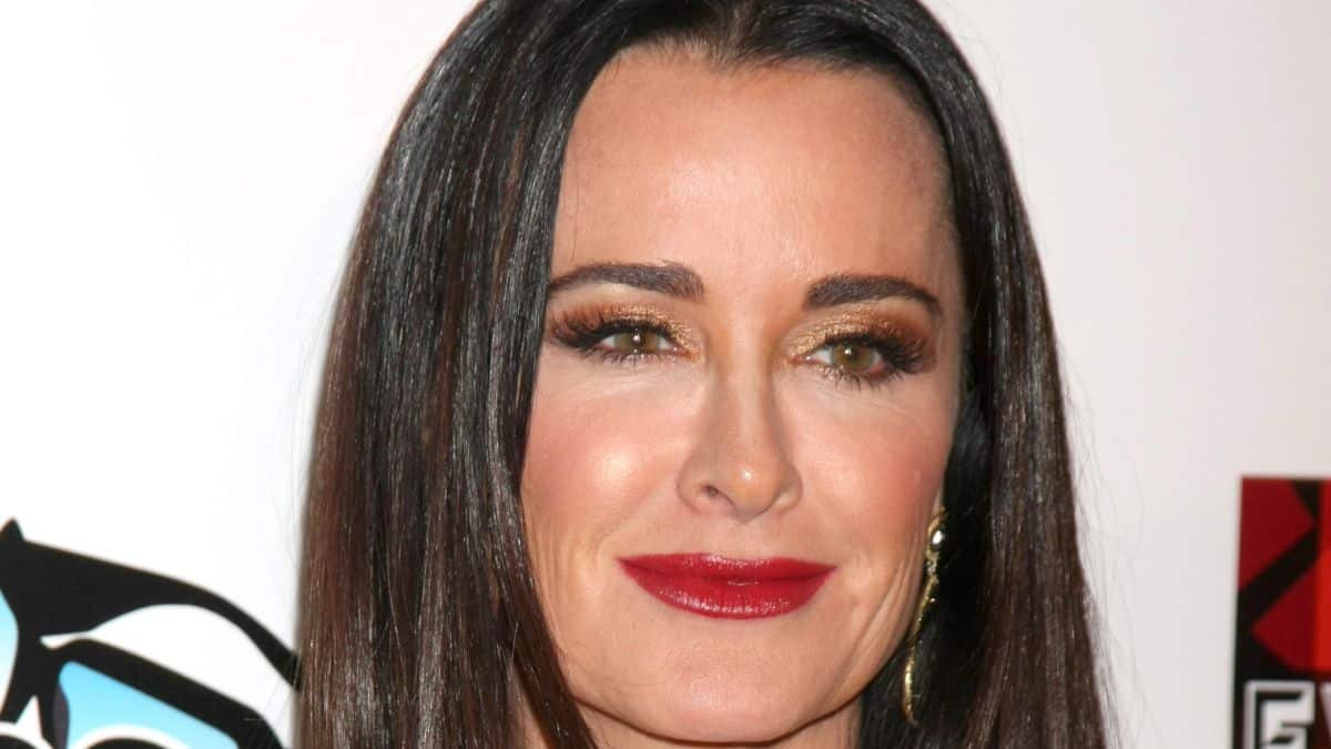 RHOBH star Kyle Richards shares behidn the scens photo at Brvaocon in her all leather outfit.