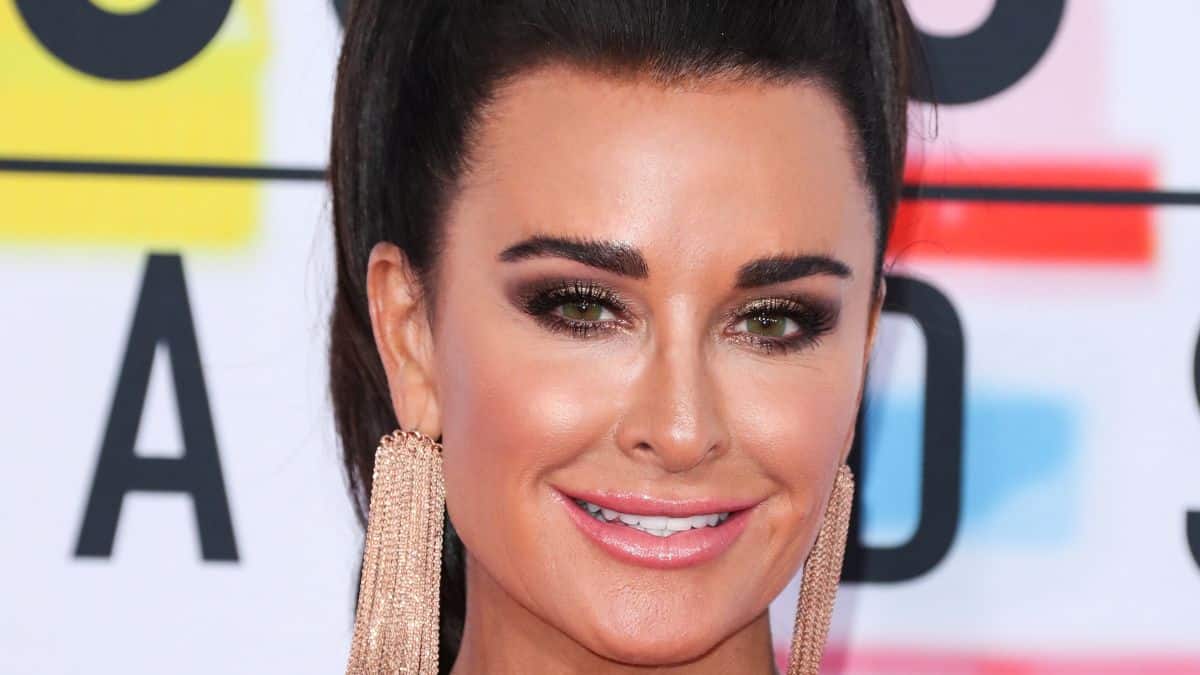 Kyle Richards stuns in form-fitting pink dress for the RHOBH reunion.