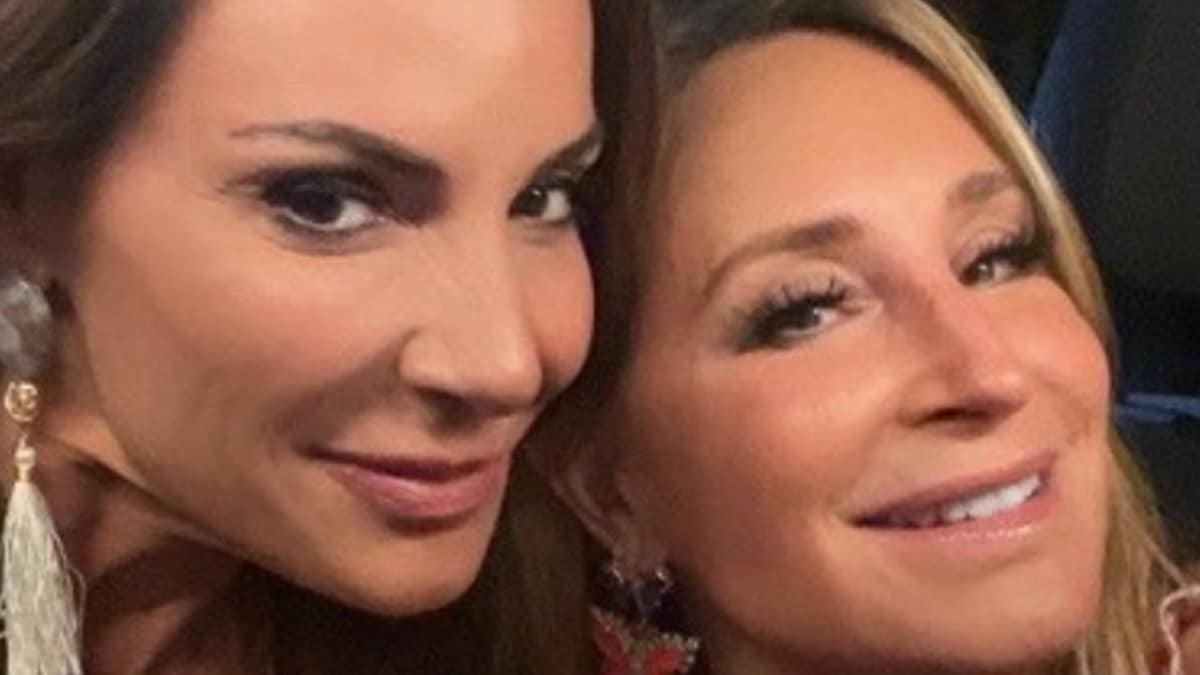 Sonja Morgan and Luann de Lesseps smile in a selfie at BravoCon panel.
