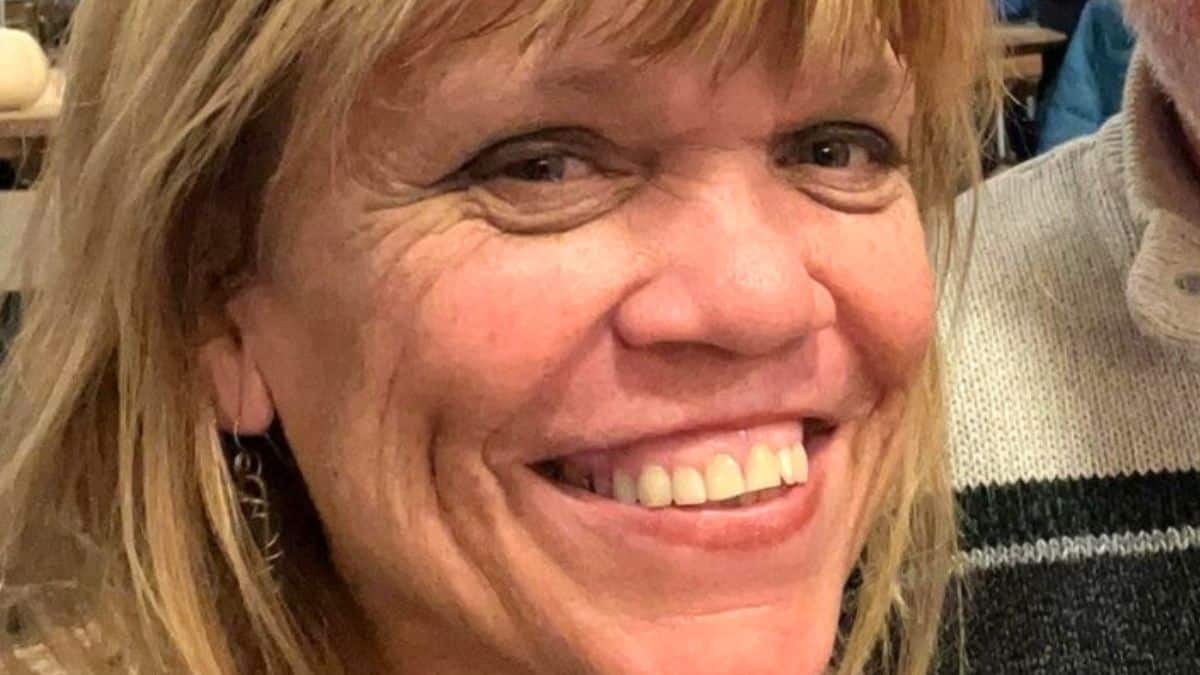 Amy Roloff poses for an IG selfie