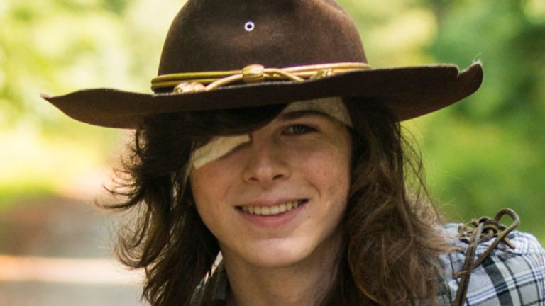 Chandler Riggs starred as Carl Grimes, as he appeared in Episode 5 of The Walking Dead Season 7