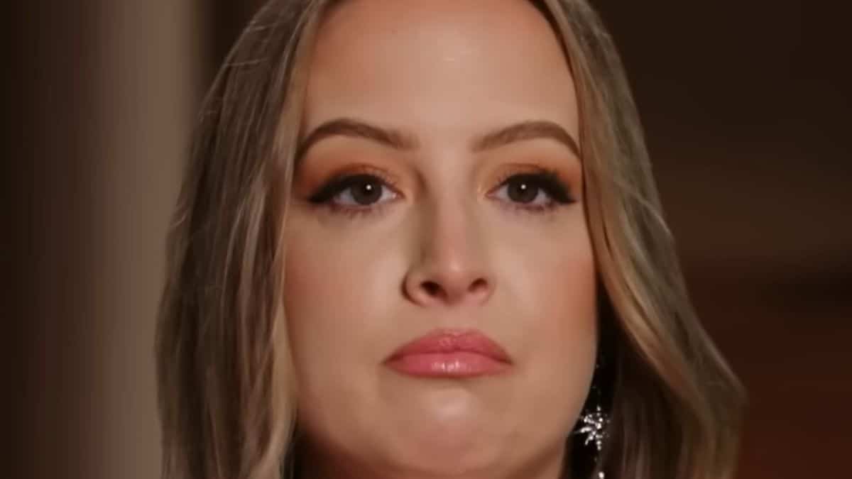 90 Day Fiance star Elizabeth Potthast cuddles her baby while wearing leopard print.