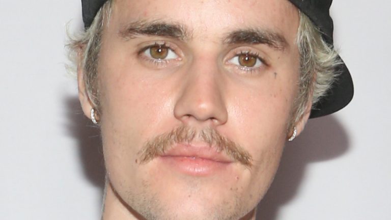 close up of justin bieber's face
