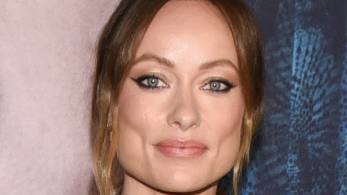 Olivia Wilde poses at the premiere of Women Talking