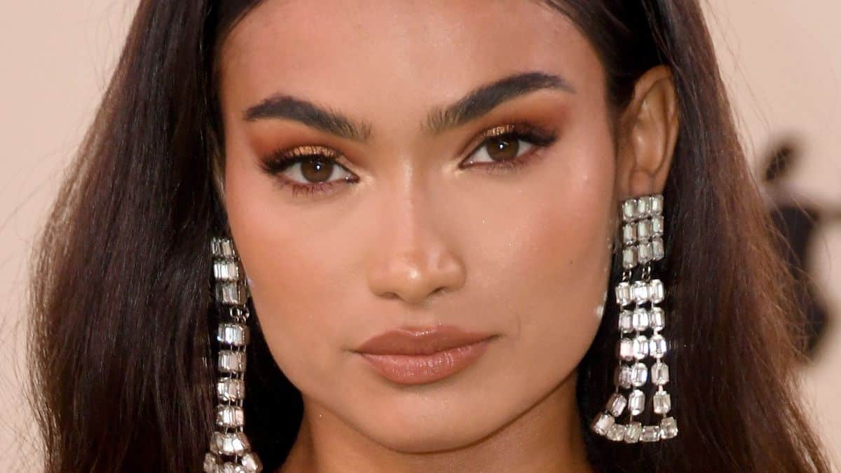 Kelly Gale close up