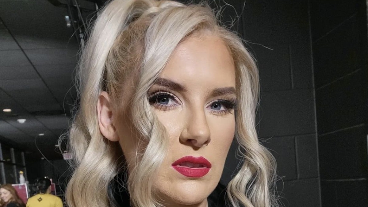 lacey evans in backstage selfie for wwe