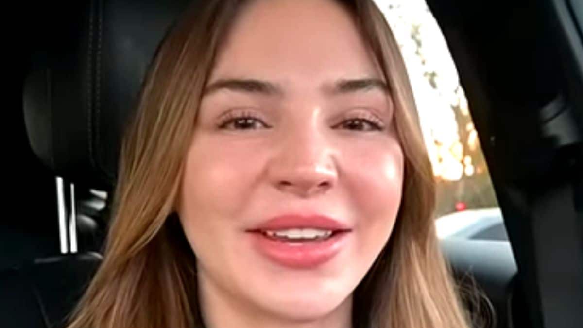 Anfisa Nava records a YouTube video in January 2023