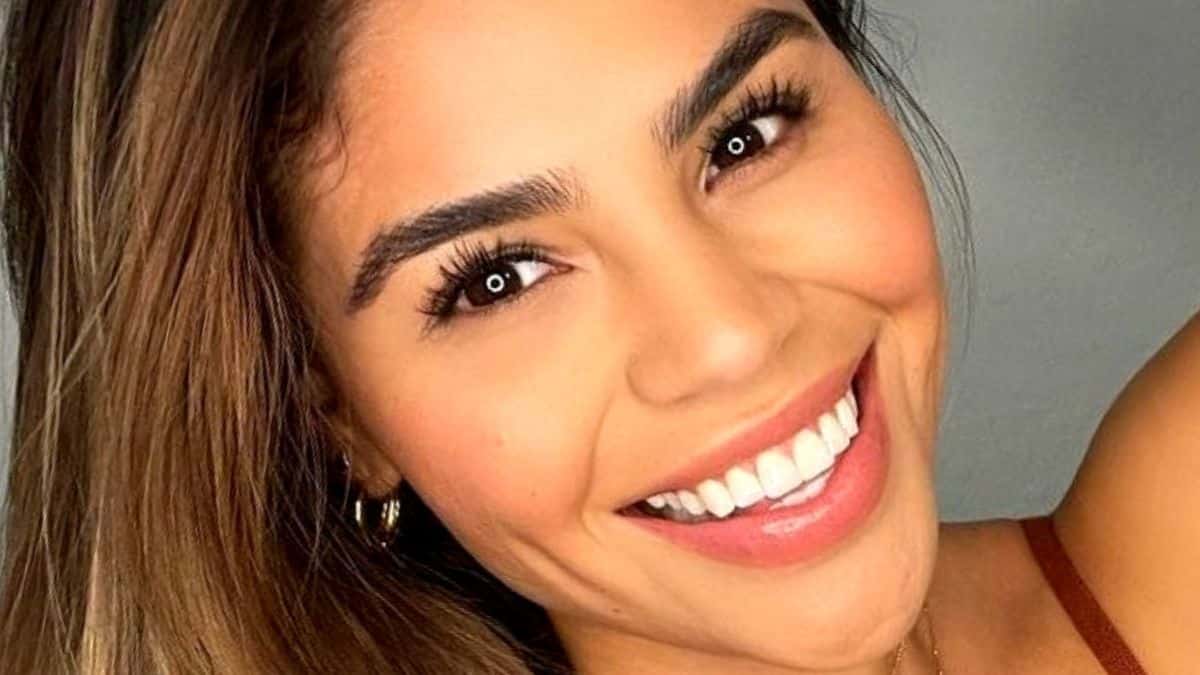 Fernanda Flores snaps an Instagram selfie in January 2022