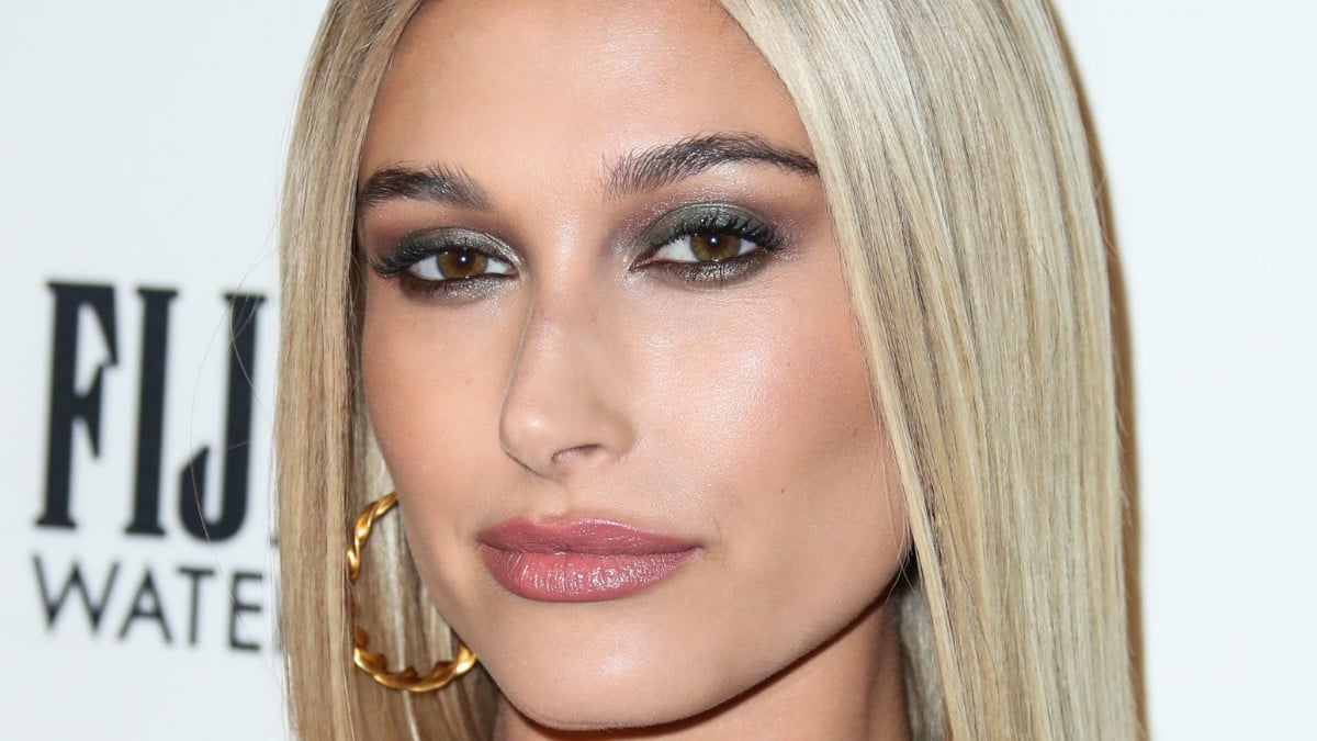 Hailey Bieber attends the 2018 Fashion Media Awards