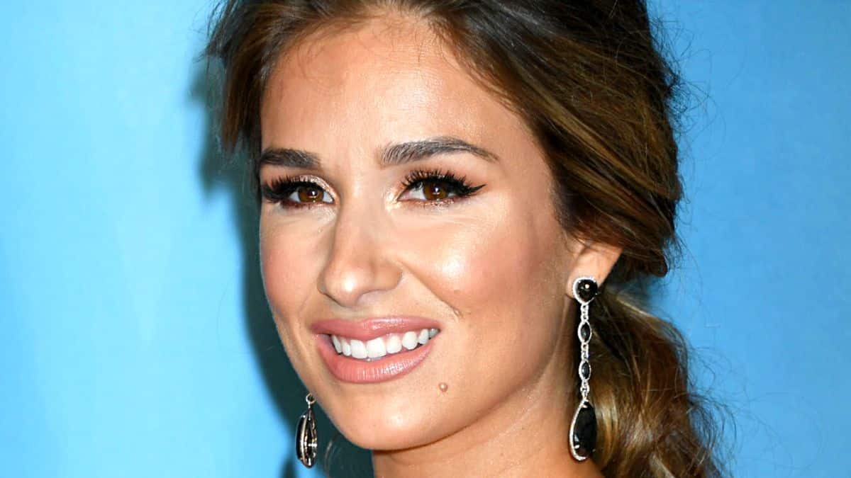 Jessie James Decker teases new content material whereas posing in a sweater and lingerie