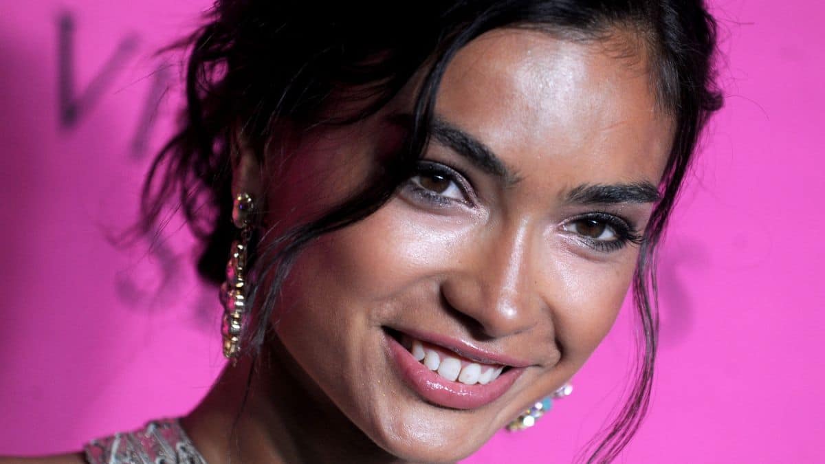 Kelly Gale close up