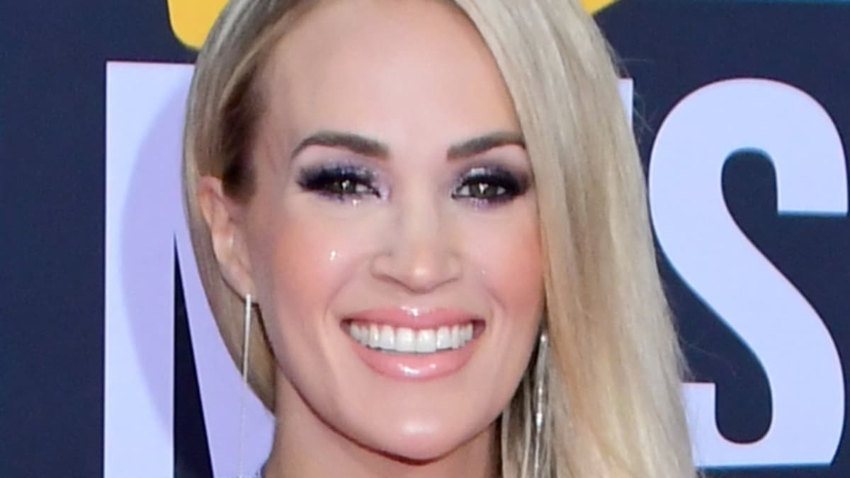 Carrie Underwood smiling close up