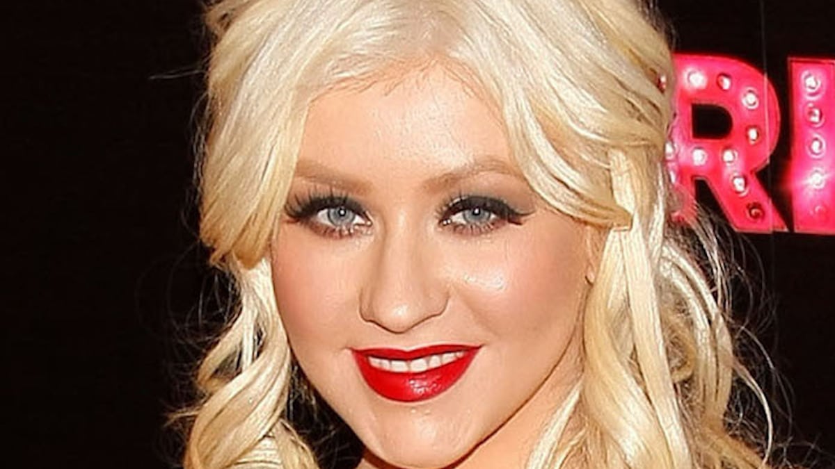 Christina Aguilera goes topless to have a good time La Fuerza