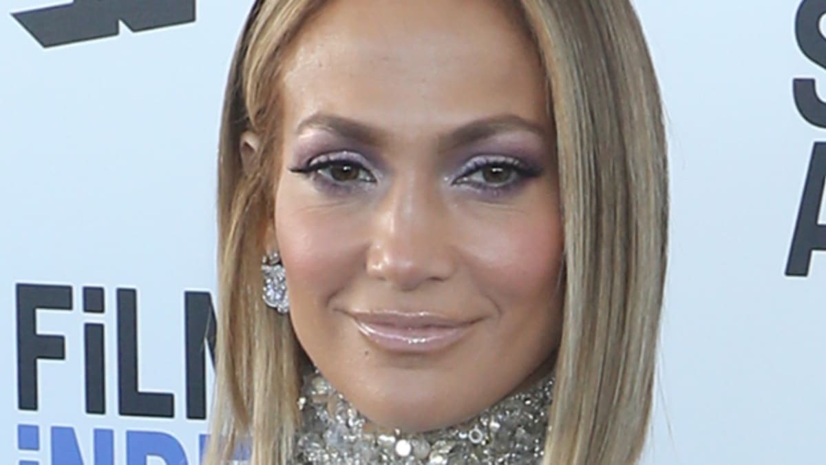 Jennifer Lopez flaunts huge cleavage in braless open blazer