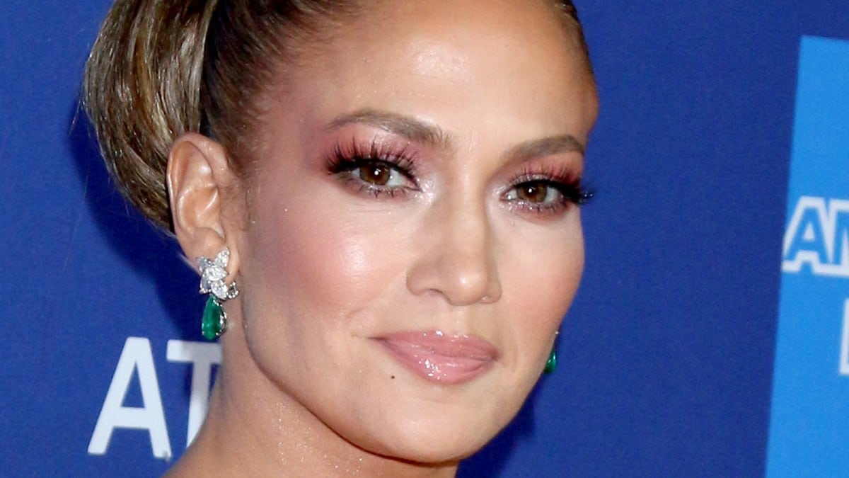 Jennifer Lopez pantless for brand new Coach promo