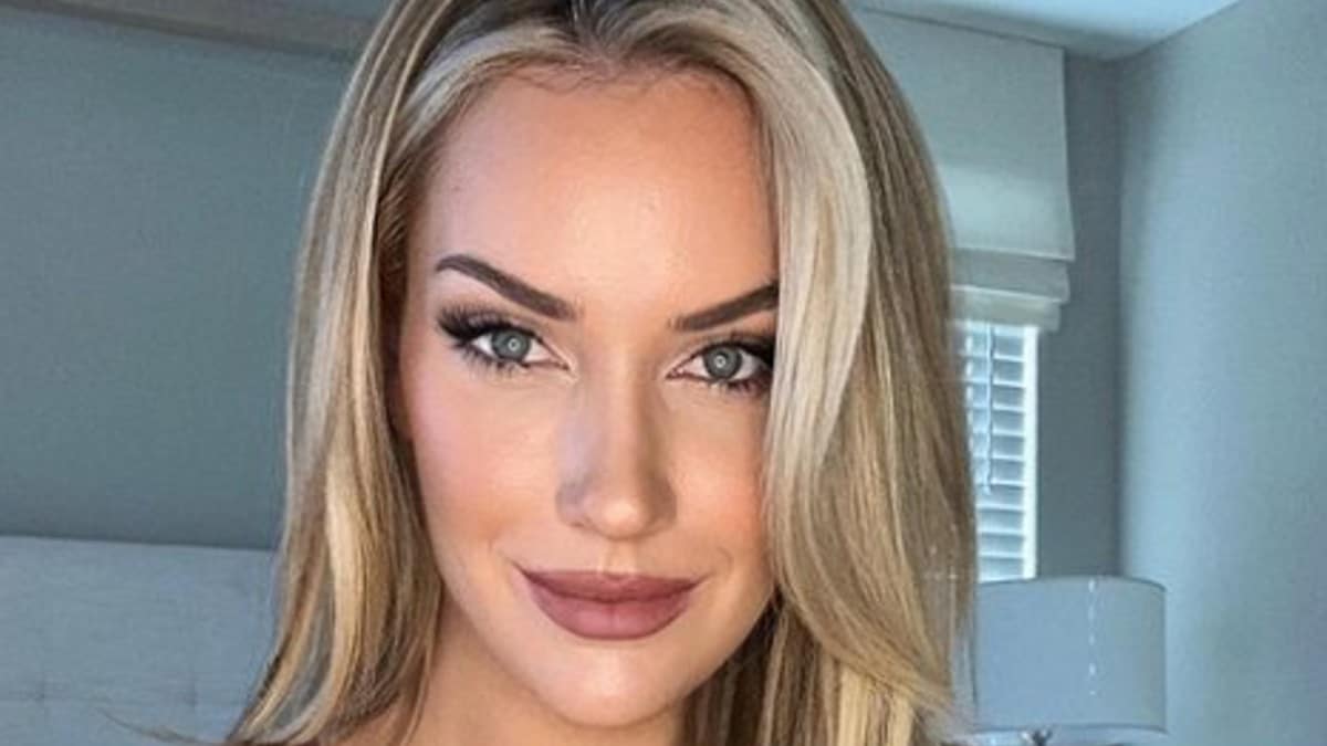 Paige Spiranac poses for a selfie.