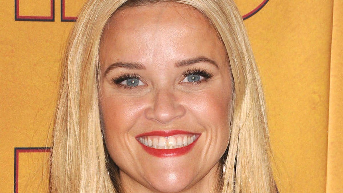 Reese Witherspoon rocks spandex for yoga session to promote sales