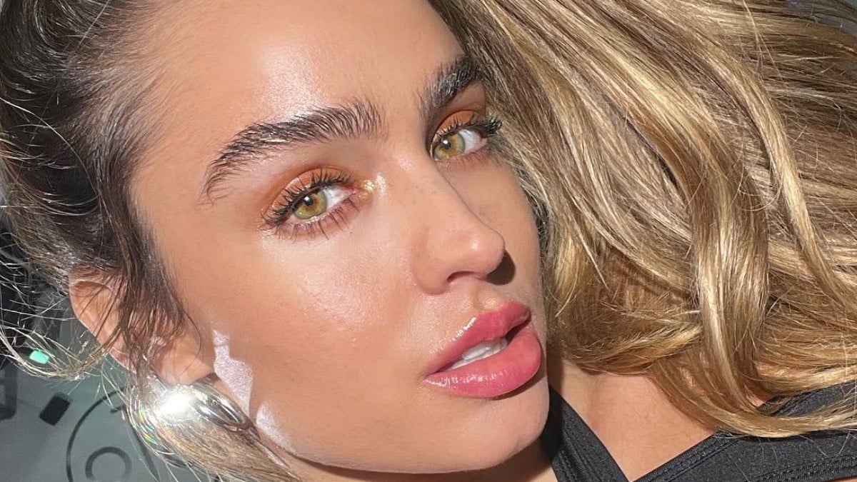 Sommer Ray close up.