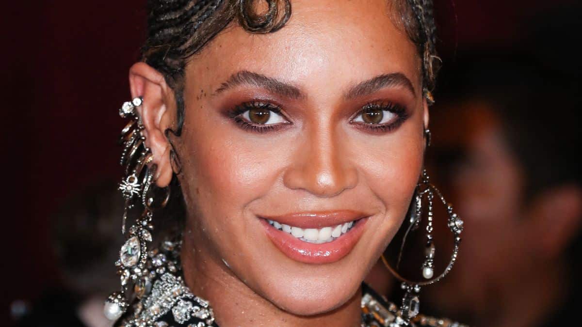 Beyonce poses at the premiere of The Lion King.
