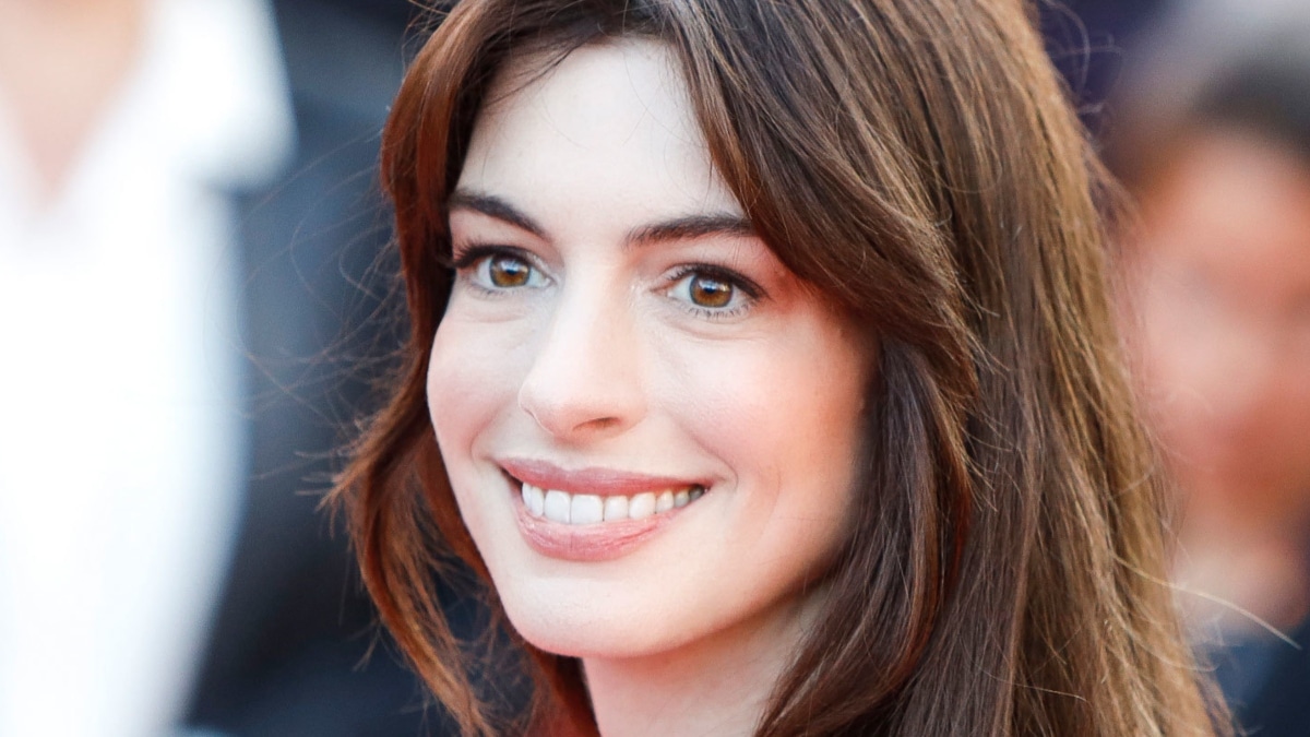 Anne Hathaway close up
