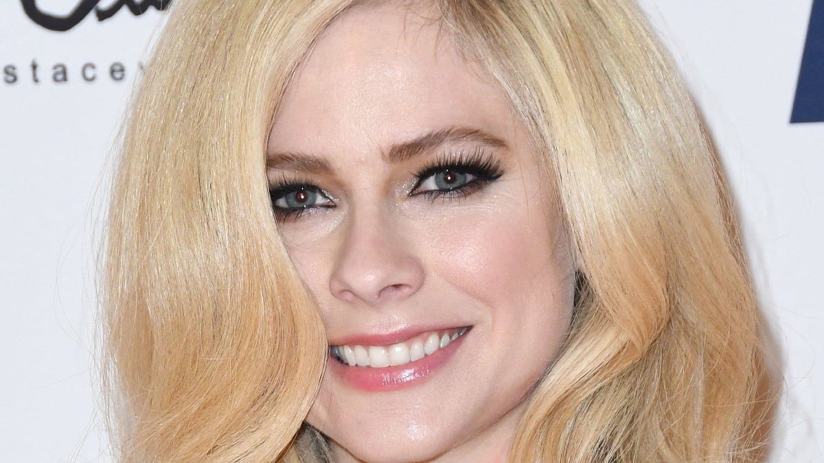 Avril Lavigne selfie.