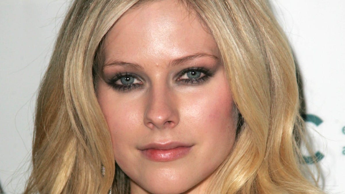 Avril Lavigne close up
