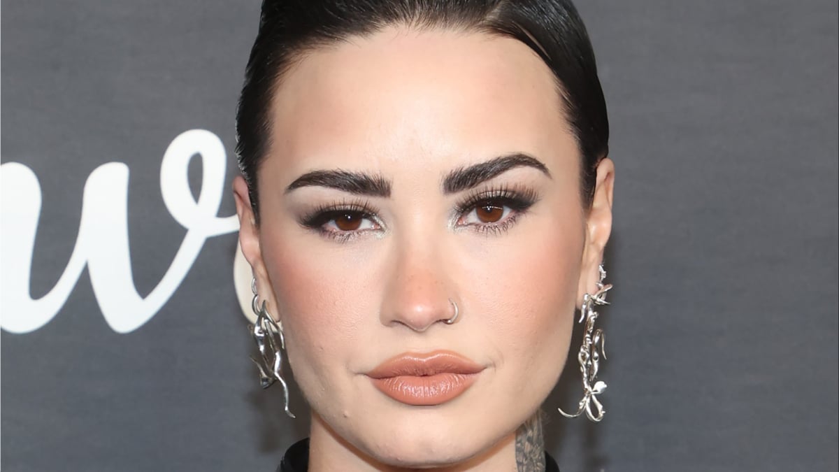 Demi Lovato's red carpet look.