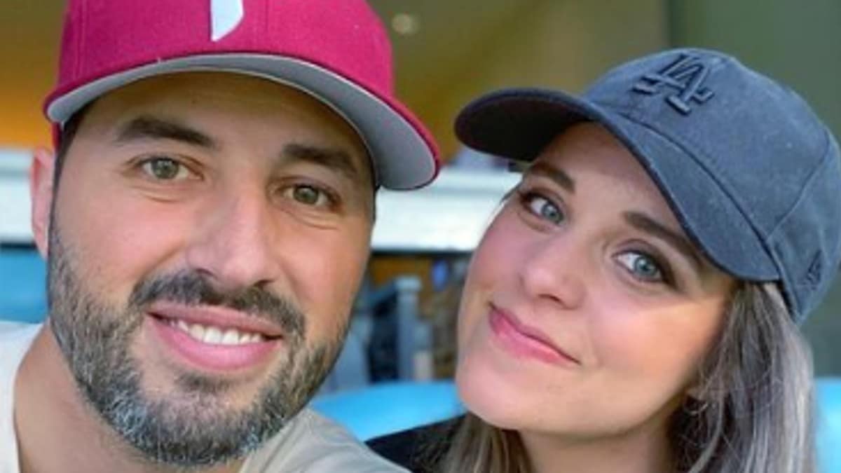 Jinger Duggar and Jeremy Vuolo at a Dodgers game.