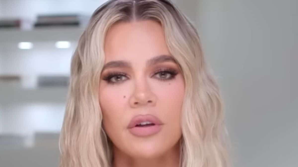 Khloe Kardashian goes informal to deal with herself